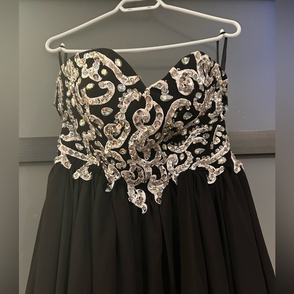 Stunning Evening Gown Size 13/14 - Picture 5 of 8